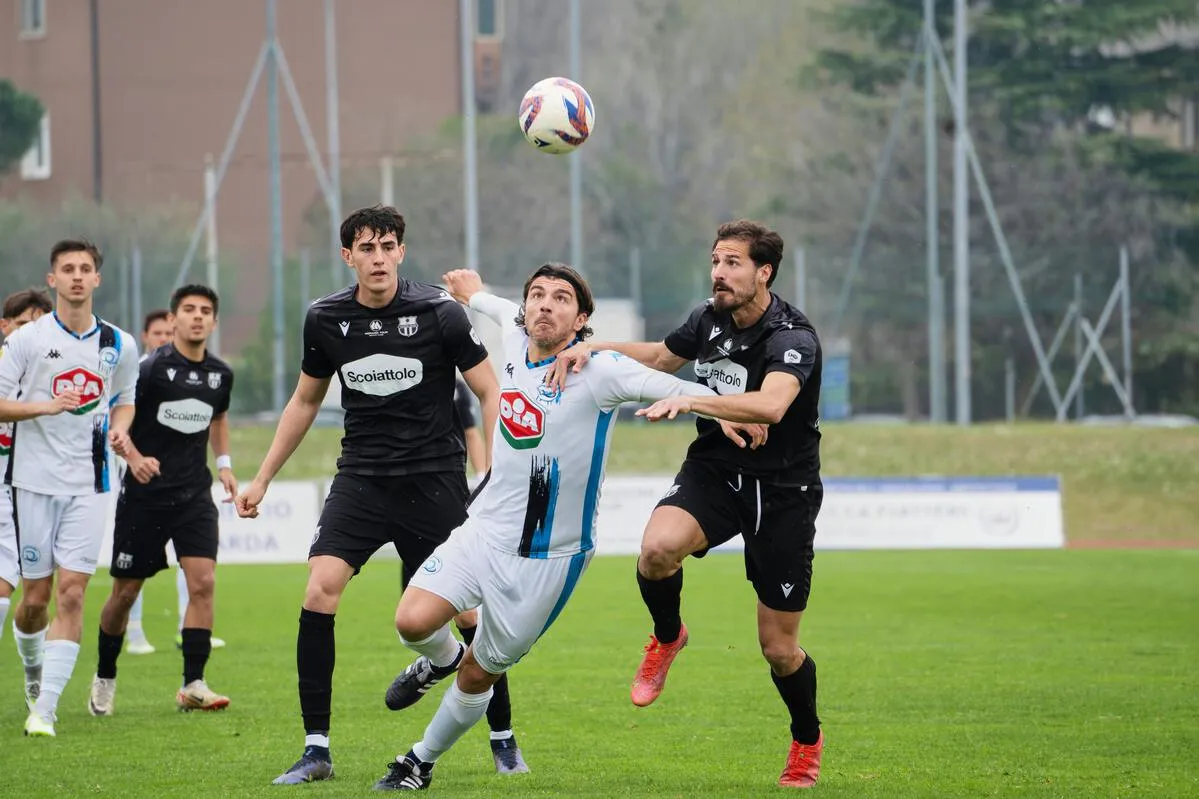 精准解析足球赛事胜负走势助力高效竞猜投注策略